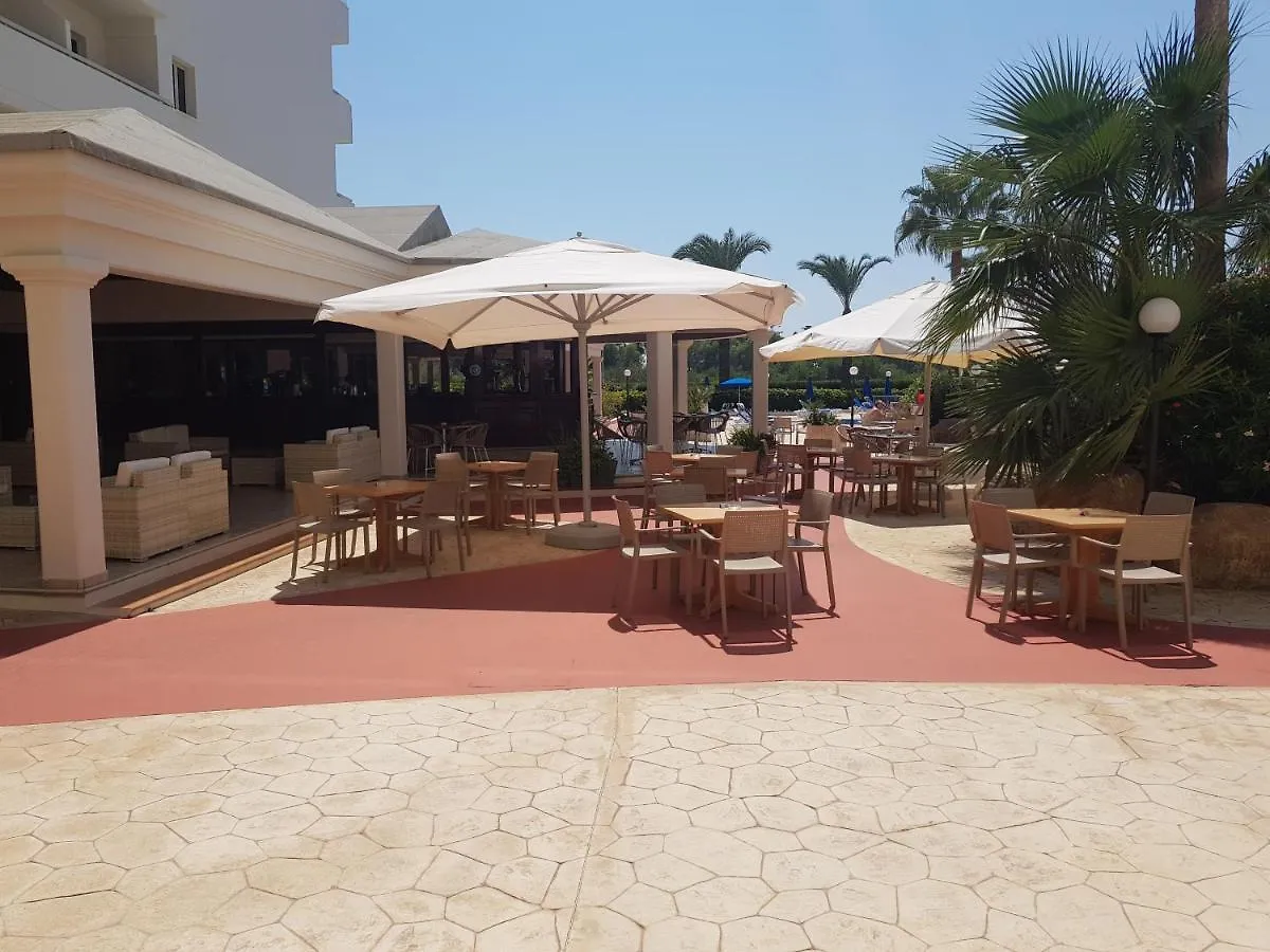 איה נאפה Nissiana Hotel & Bungalows  איה נאפה