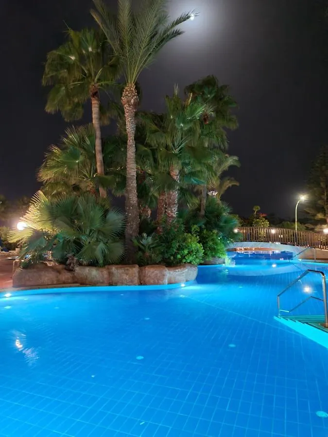 איה נאפה Nissiana Hotel & Bungalows