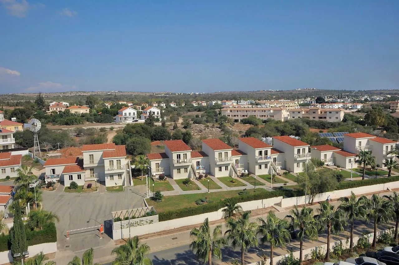 איה נאפה Nissiana Hotel & Bungalows קפריסין